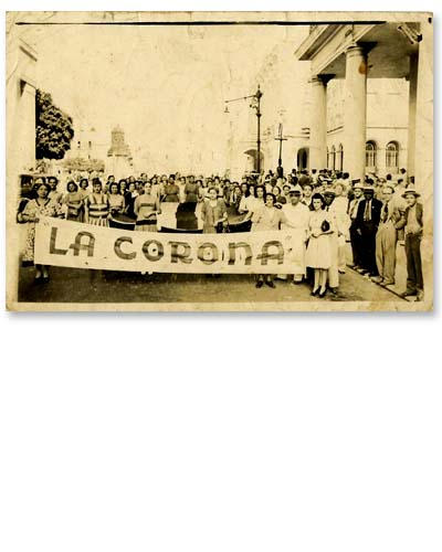 LA CORONA WORKERS IN FRONT OF FACTO