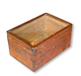 Brevas Del Punch glass top cabinet,