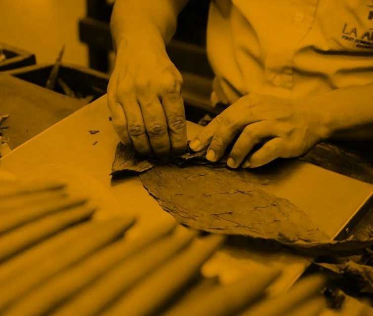 Classic Cigar Roller Package